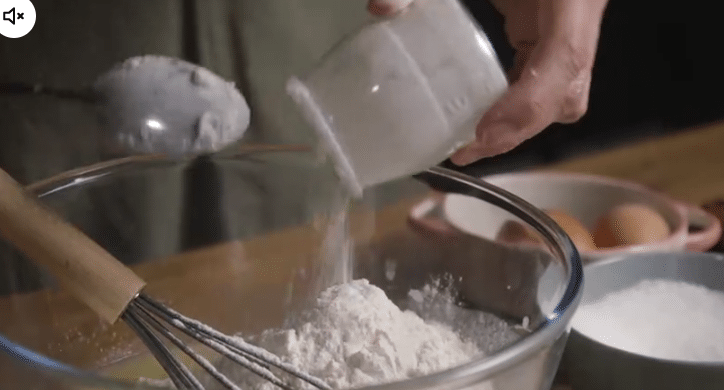 La receta definitiva para un bizcocho de yogur fácil y delicioso