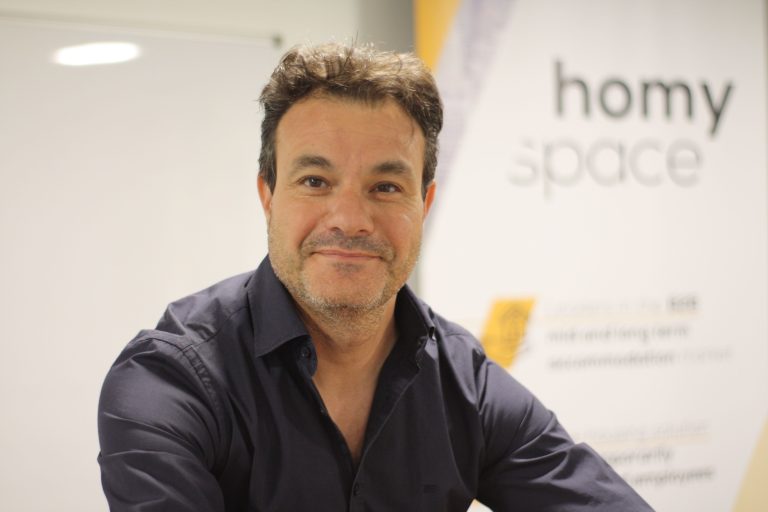 Homyspace explica si es mejor pasarse a la media estancia o quedarse en el alquiler turístico