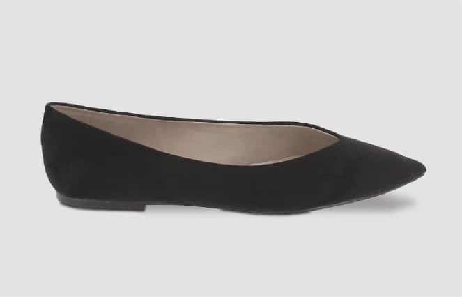 Bailarina de mujer con puntera afilada en negro