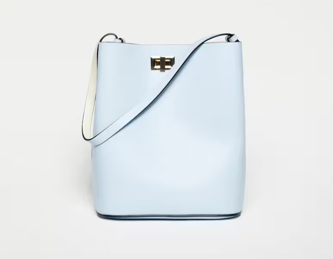 El Corte Inglés: 10 bolsos con descuento perfectos para llevar a diario 1 Bolso alargado broche el corte ingles