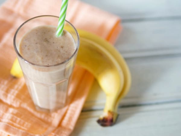 Cambia tu rutina de meriendas con este delicioso batido de plátano