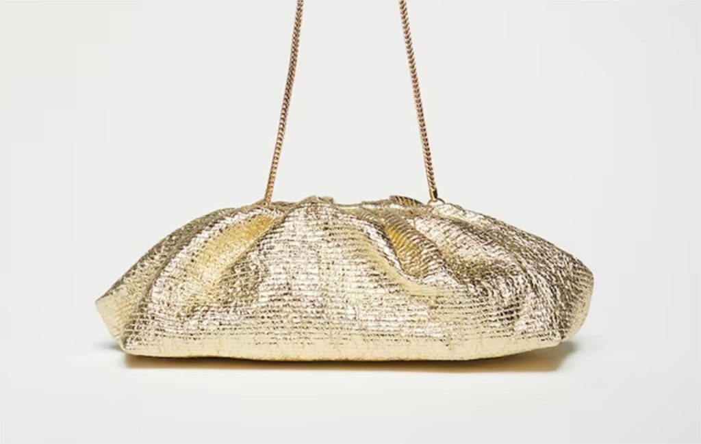 El Corte Inglés: 10 bolsos con descuento perfectos para llevar a diario 6 Clutch dorado metalizado el corte ingles