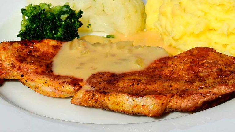 Cómo hacer unas chuletas de cerdo fáciles y para chuparse los dedos