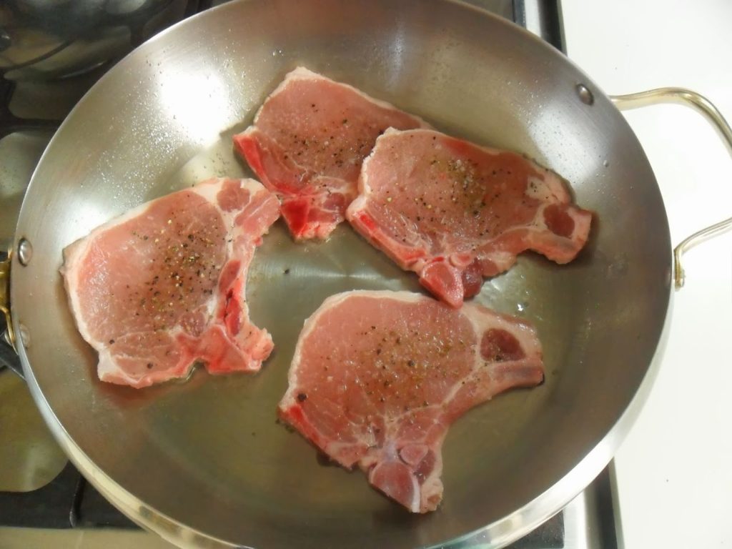 Comienza con la preparación de la salsa