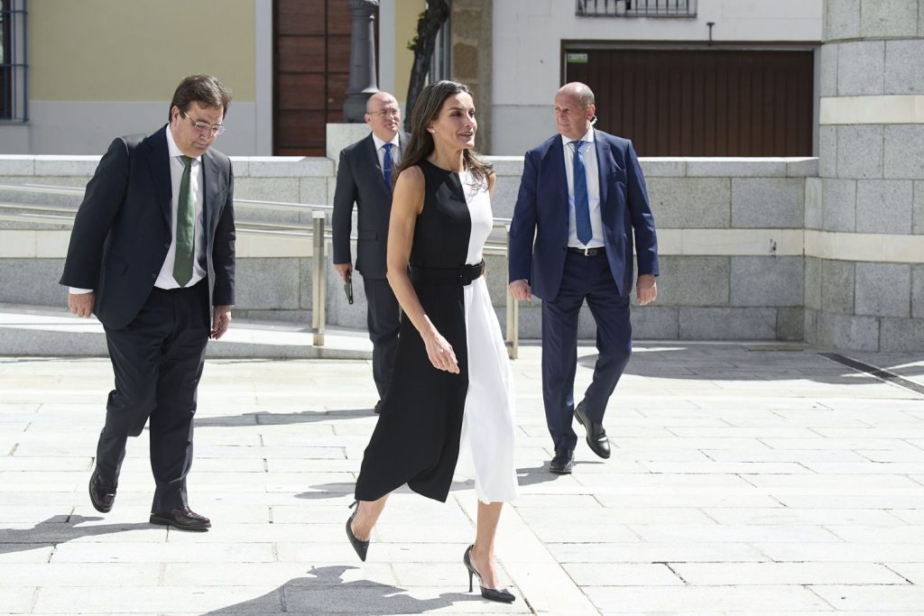 El truco de la reina Letizia para unos brazos fuertes y definidos 264 El truco de la reina Letizia para unos brazos fuertes y definidos