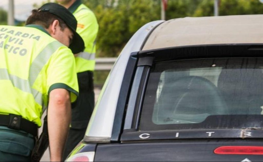 ¿Cuáles son las consecuencias de manejad sin tener la licencia de conducir según las normas de la DGT?