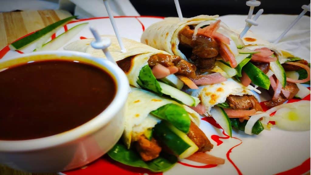 Cómo cocinar bao de pollo con salsa Hoisin, una delicia asiática insuperable 77 Preparación de la receta del bao de pollo con salda Hoisin