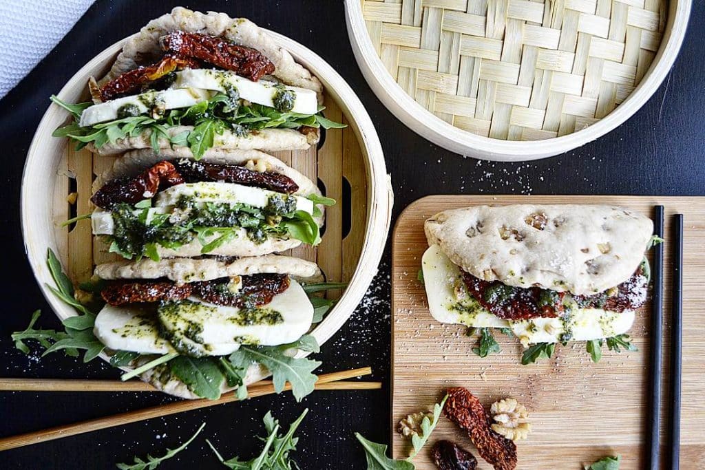 Cómo cocinar bao de pollo con salsa Hoisin, una delicia asiática insuperable 80 Y si quiero aprender a hacer la masa fermentada del pan para hacer el bao de pollo en casa