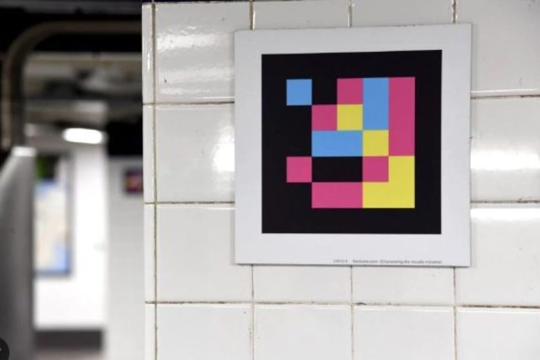 Descubre para qué sirven los nuevos códigos QR del metro de Madrid