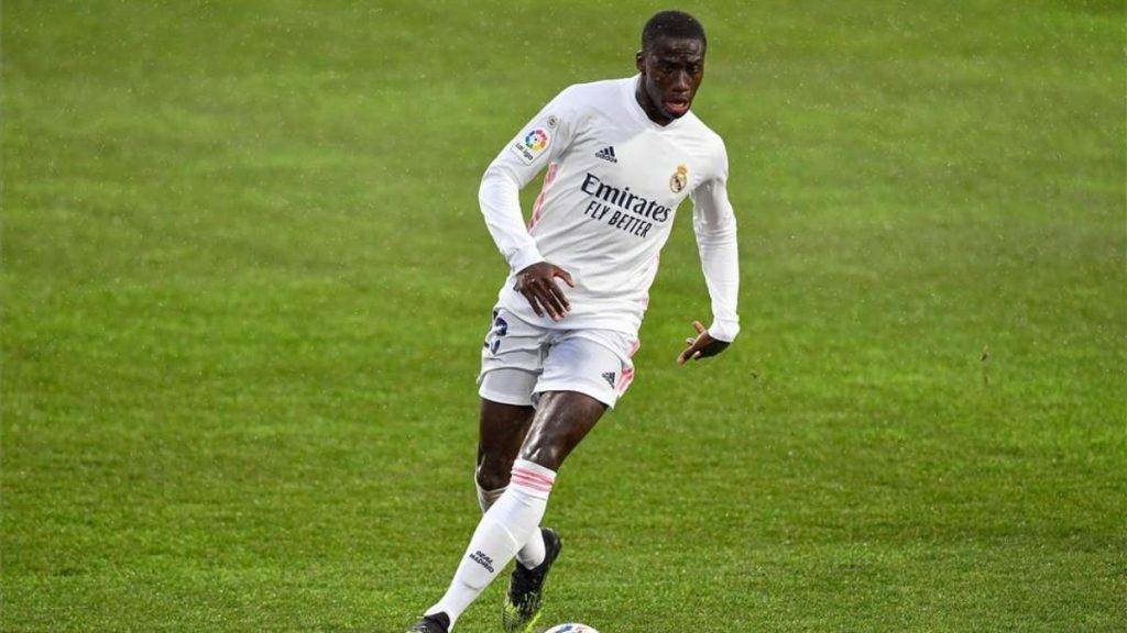 Mendy en entredicho: este es el lateral que quiere Ancelotti para el Madrid 160 El favorito de Ancelotti