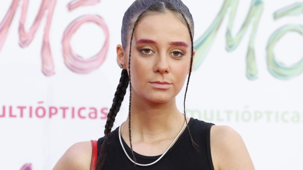 La controversia que creó el uso del top blanco