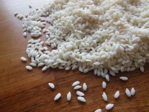 El truco del arroz blanco: echa el arroz en agua fría y baja el fuego al hervir, como hacen Jordi Cruz, Chicote y Dani García