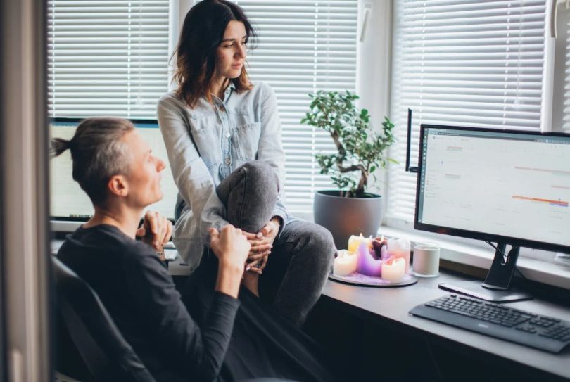 Amor en la oficina: 5 ventajas de enamorarte de un compañero de trabajo