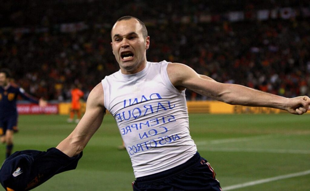 Iniesta quiere seguir jugando, aunque en Japón le hayan enseñado la puerta 145 Este año no ha podido jugar mucho