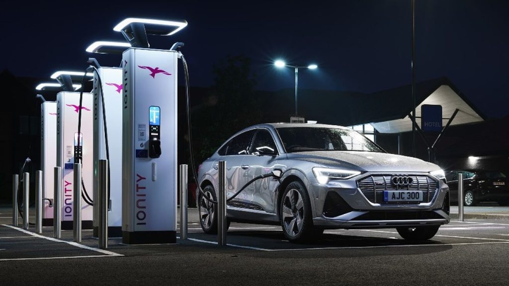 ¿Los coches eléctricos más caros son los que pueden ofrecer mayor autonomía?