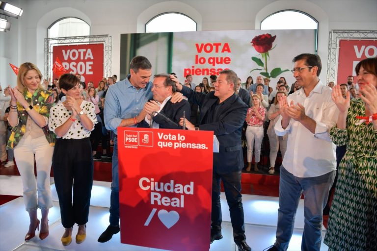 Sánchez anuncia un bono para que los mayores de 65 vayan al cine por dos euros