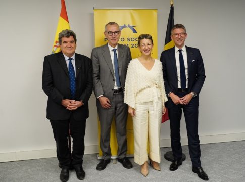 La vicepresidenta segunda y ministra de Trabajo y Economía Social, Yolanda Díaz, y el Ministro de Inclusión, Seguridad Social y Migraciones, José Luis Escrivá, junto con sus homólogos belgas de Trabajo y Asuntos Sociales, Pierre-Yves Dermagne y Frank Vand Ministra de Trabajo colaboración con Bélgica
