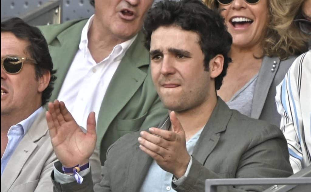 Se gana la vida como cualquier persona común