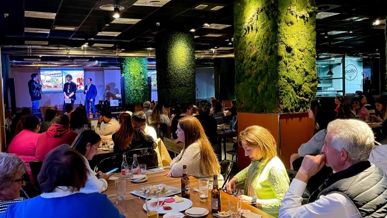 Centraldereservas.com celebra la "Travel Night" con la presencia del escritor Defreds y su CEO Ricardo Buil