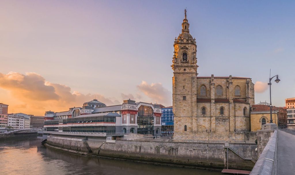 7 pueblos de España con las iglesias más espectaculares 94 Iglesia de San Antón, en Bilbao, País Vasco
