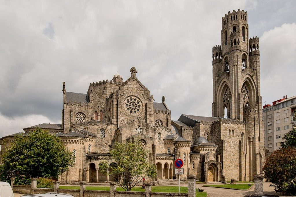 7 pueblos de España con las iglesias más espectaculares 92 Iglesia de la Veracruz de Carballino en Ourense