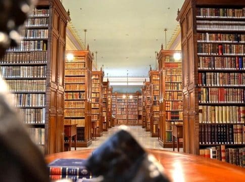 La Biblioteca de la Real Academia Española La Biblioteca de la Real Academia Española