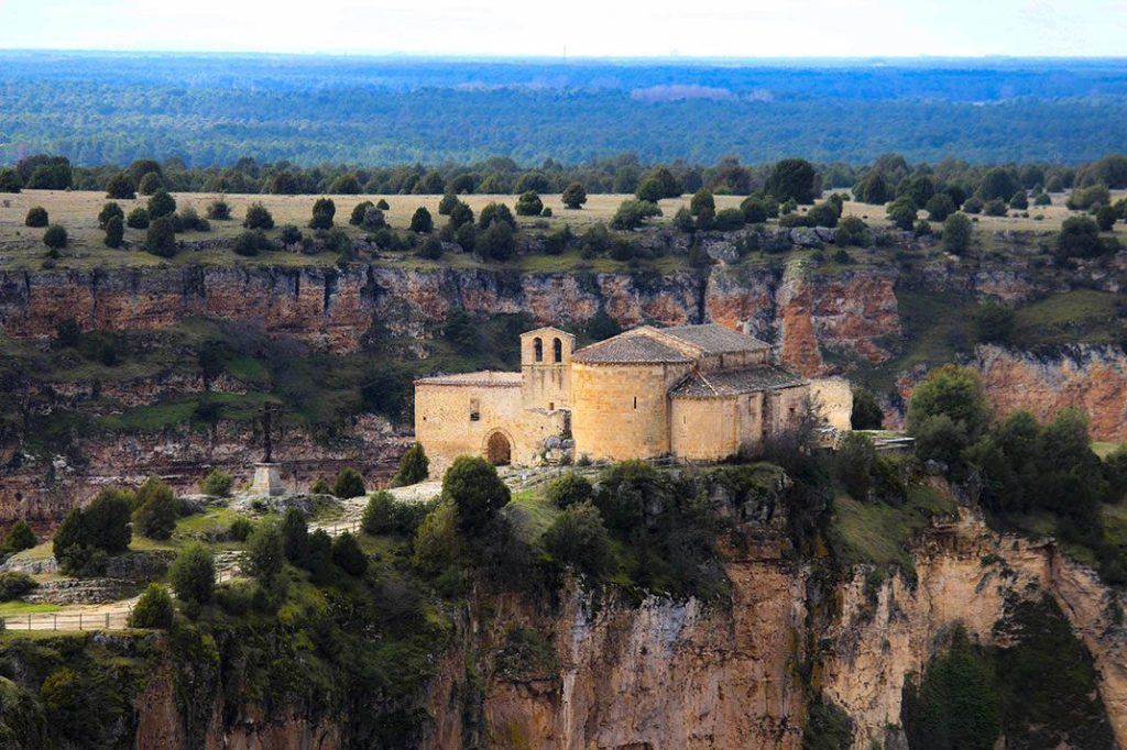 8 santuarios mágicos de España que no todo el mundo conoce 130 La Ermita de San Frutos en Segovia