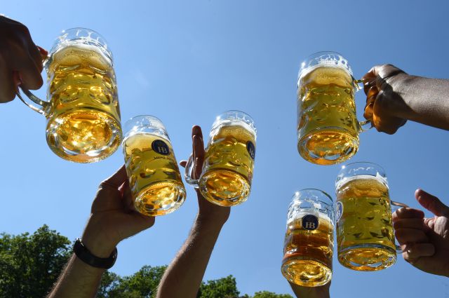 ¿Cuáles son los ingredientes con los que se preparan las cervezas rubias?