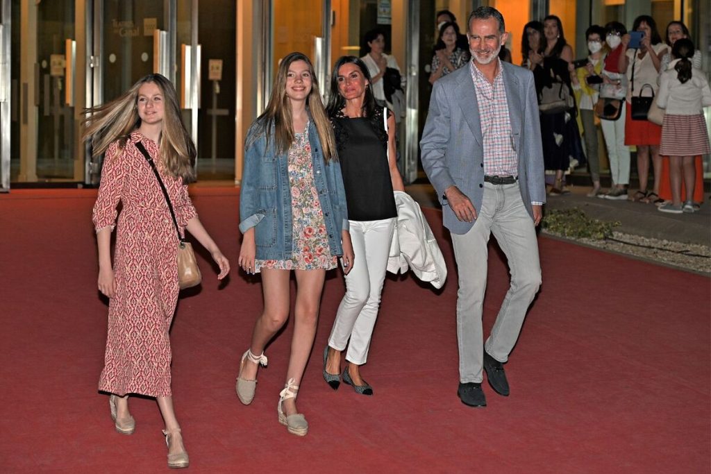 ¿Por qué la reina emérita no podrá asistir a la graduación de la princesa Leonor?