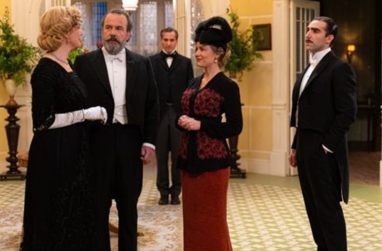 La promesa: todo lo que esconde la baronesa a su llegada