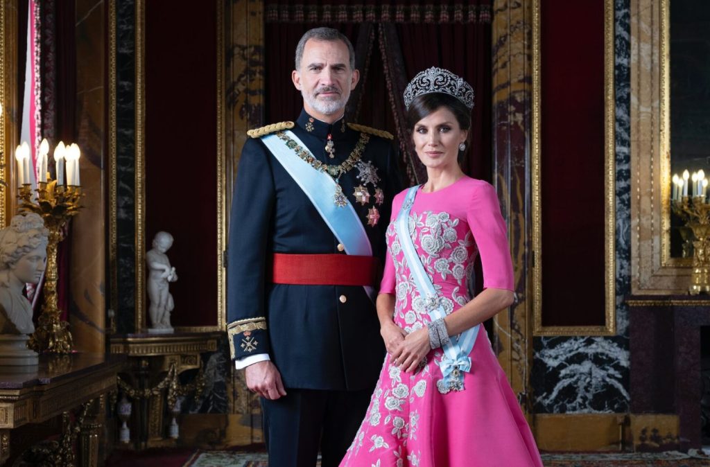 Los riesgos de un tercer embarazo, la edad y las condiciones preexistentes de salud de la reina Letizia