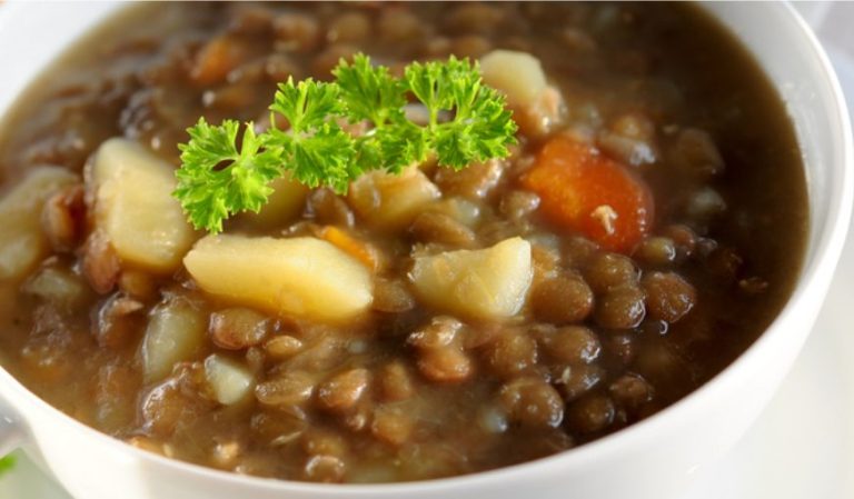 La receta de lentejas con patatas y arroz mejor que con chorizo