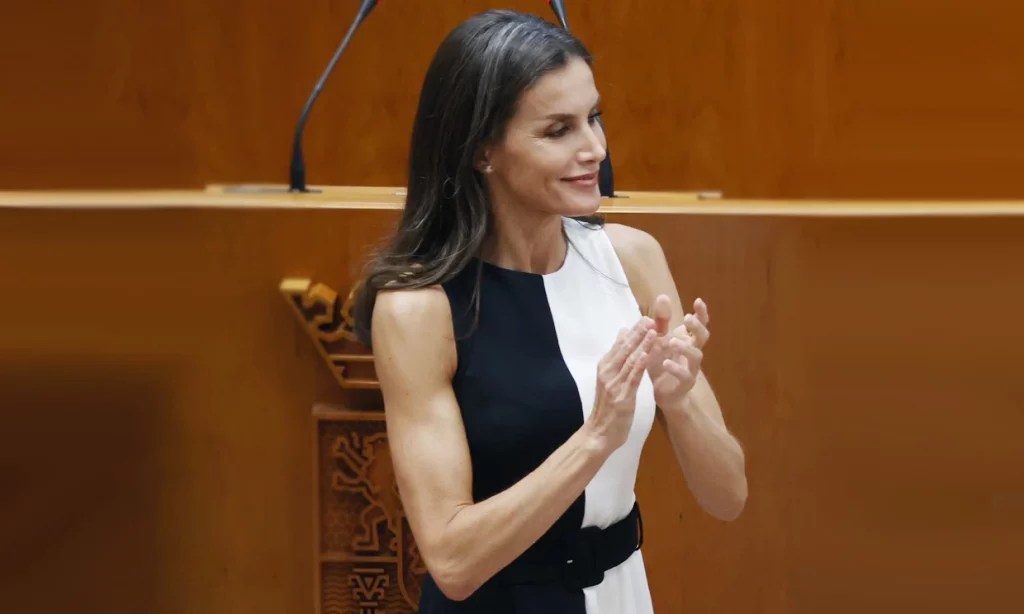 El truco de la reina Letizia para unos brazos fuertes y definidos 262 El truco de la reina Letizia para unos brazos fuertes y definidos