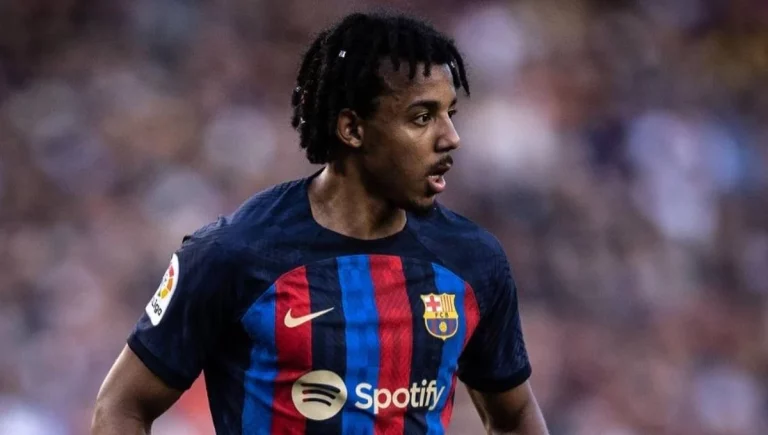 La situación de Koundé que podría alejarle del Barça