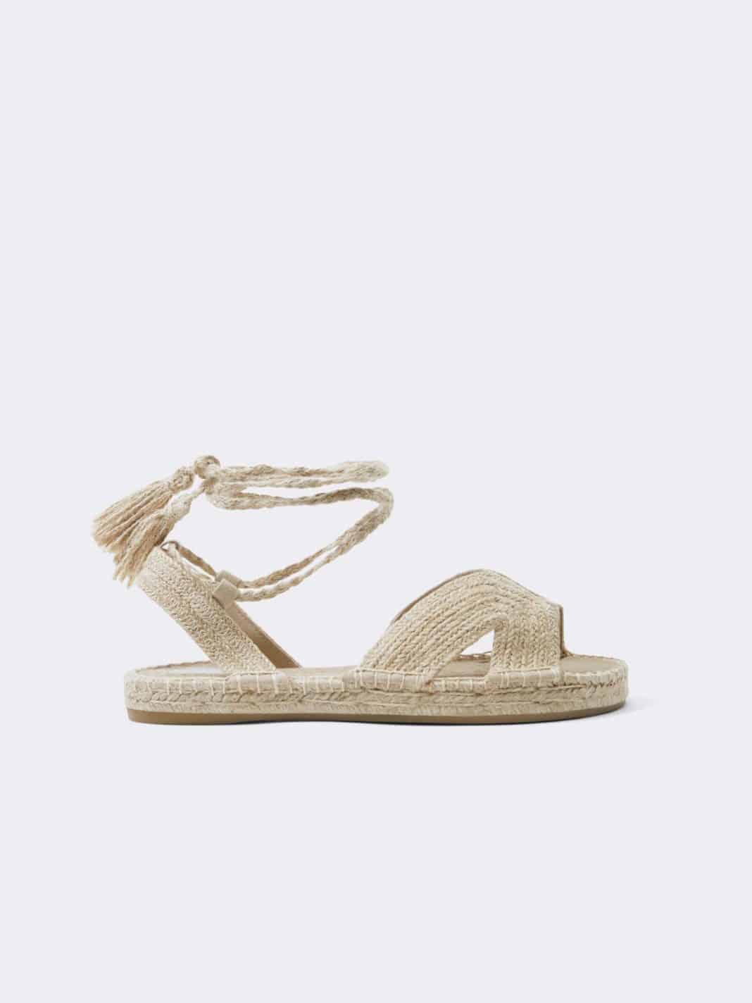 Las tradicionales sandalias de yute atadas