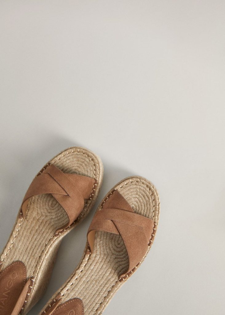 Sandalia piel cuña de la colección de Mango