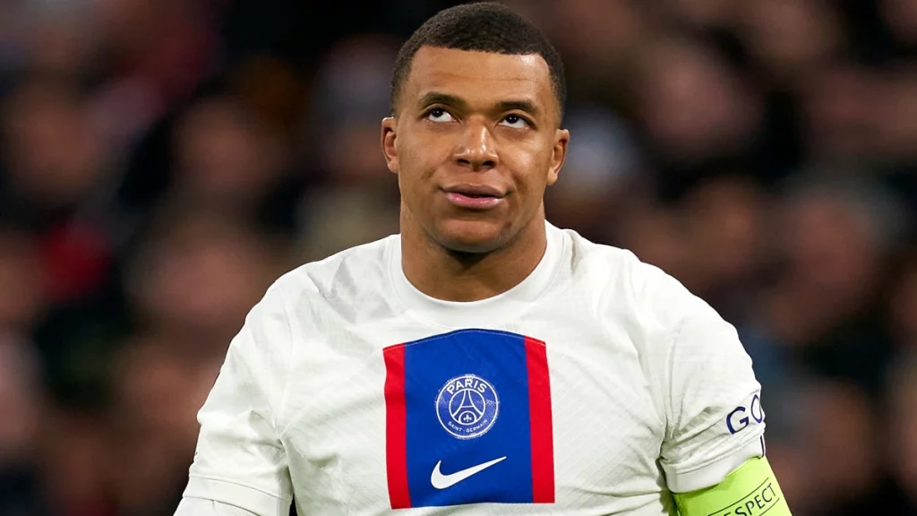 Mbappé, por ahora, está en el aire