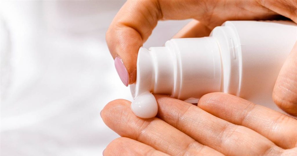 Mercadona: su nuevo cosmético de 2 euros que arrasa en redes 209 ¿Qué ingredientes tiene la crema Karitesse Deliplus?