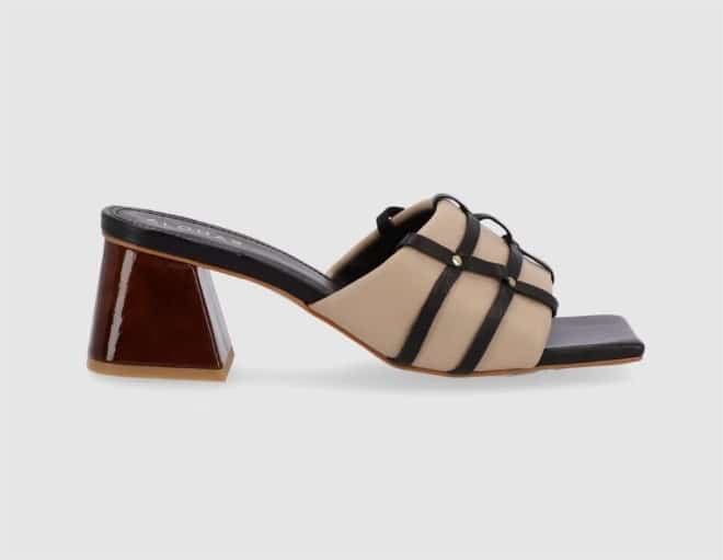 Mules de mujer de piel negros y beige con tacon cuadrado