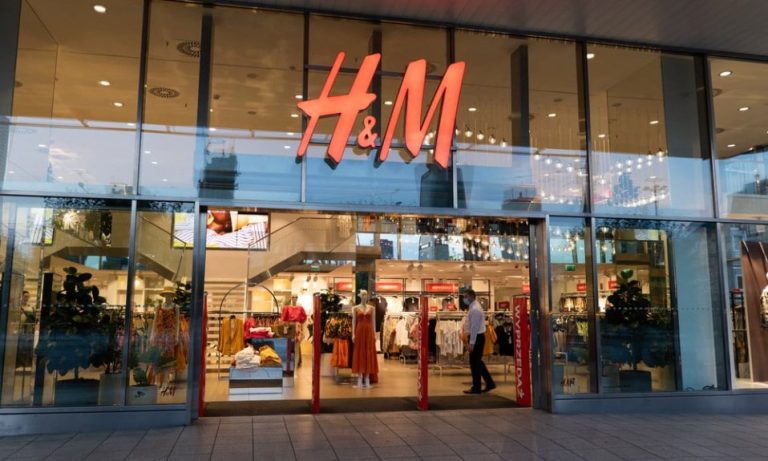 No te lo querrás quitar: el vestido de H&M comodísimo y tirado de precio