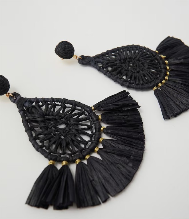 El Corte Inglés nos pone en bandeja este collar de perlas de Bimba y Lola por solo 33 euros 2 Pendientes rafia grandes el corte ingles