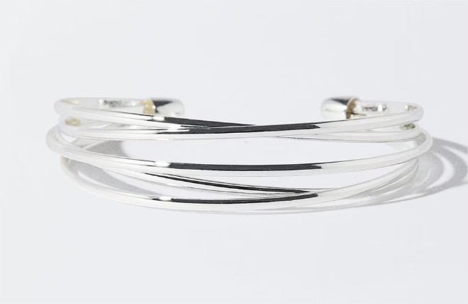 Pulsera semiabierta rigida en plateado