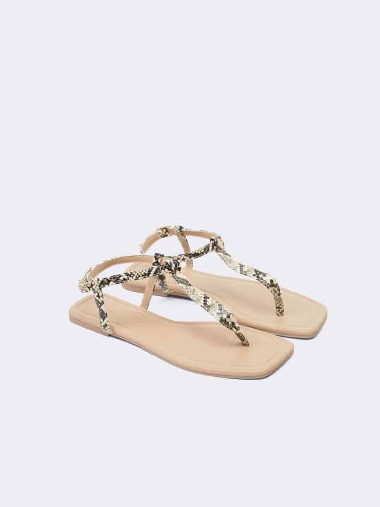 Sandalia efecto serpiente de Lefties por tan solo 12,99 euros