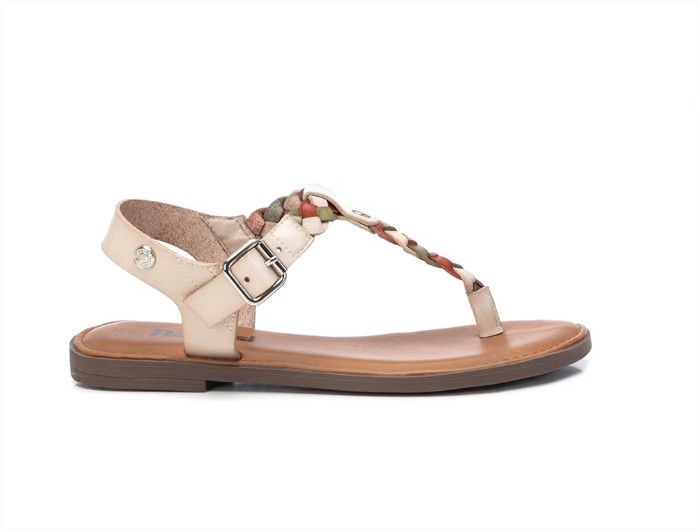 Sandalias planas de mujer color blanco con cierre de hebilla