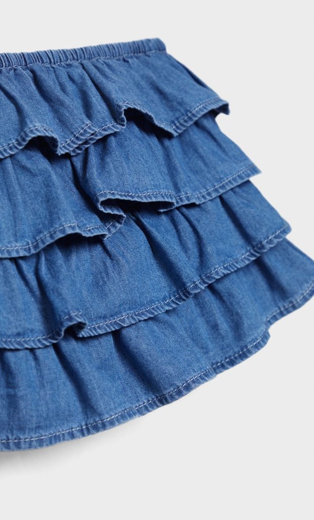 Nuevo conjunto de Stradivarius de estilo denim con el que captarás todas las miradas 50 Top tejano con volantes de Stradivarius