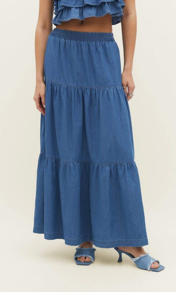 Nuevo conjunto de Stradivarius de estilo denim con el que captarás todas las miradas 53 La falda es muy especial