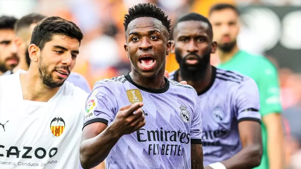 Vinícius intenta convencer a este crack para fichar por el Real Madrid 242 Vinícius está esperando por una respuesta
