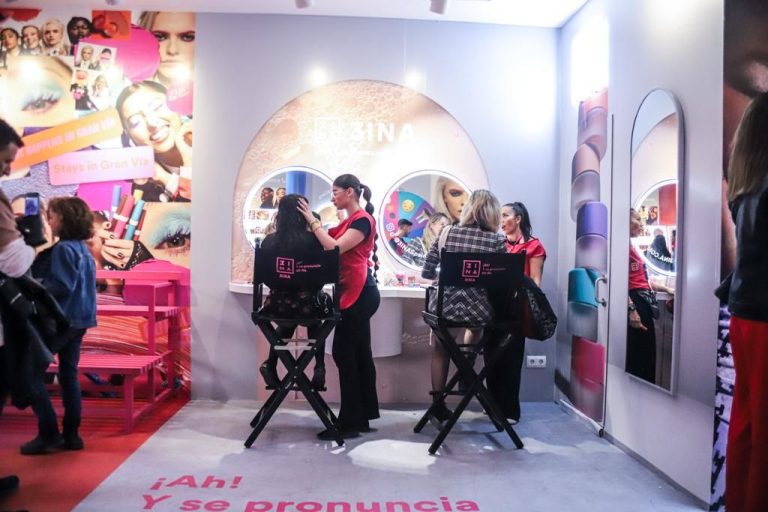 Samplia y 3INA crean un make-up station en plena Gran Vía