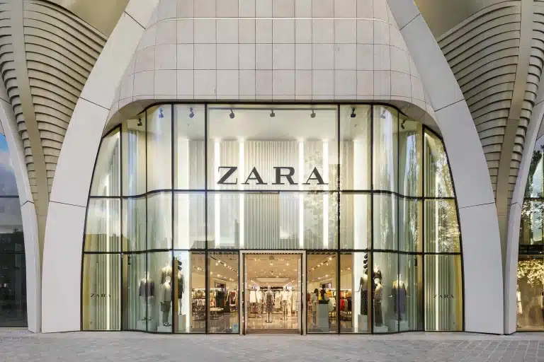 ¡Vuelven los 90! Así son las sandalias de Zara más retro y baratas