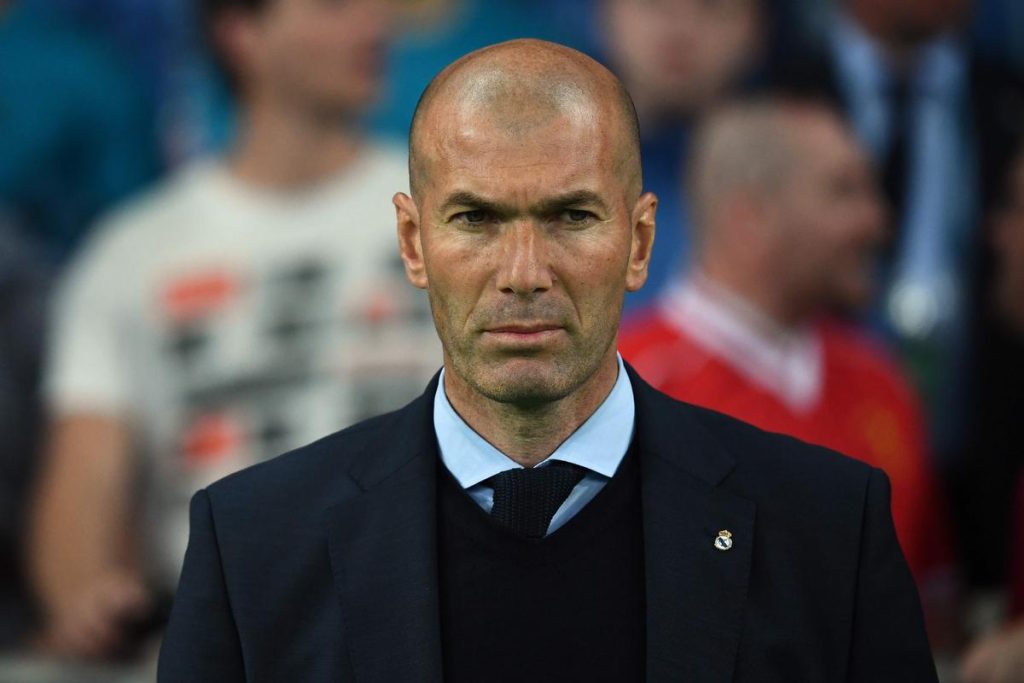 Van a la caza de Zinedine Zidane: el exentrenador del Real Madrid, pretendido por selecciones 3 El dilema argelino: ¿Un retorno imposible?